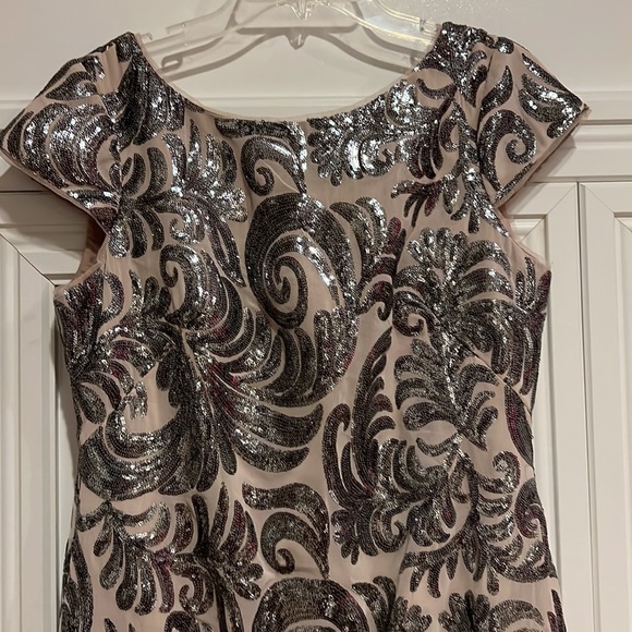 Adrianna Papell Sequined Sheath Dress Tan and Silver Size 10P - Picture 2 of 9